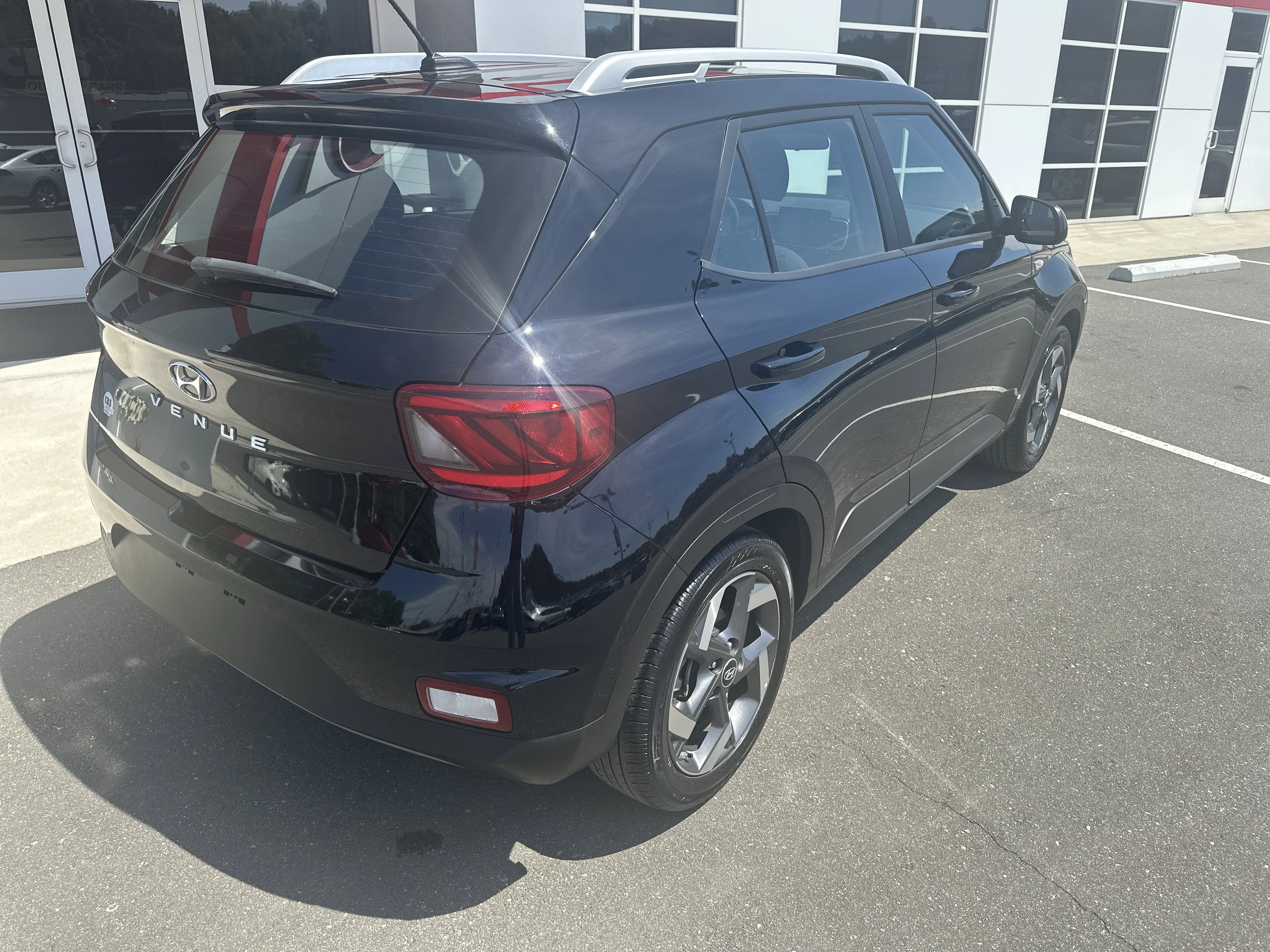 Used 2025 Onyx Black Hyundai SEL image 8