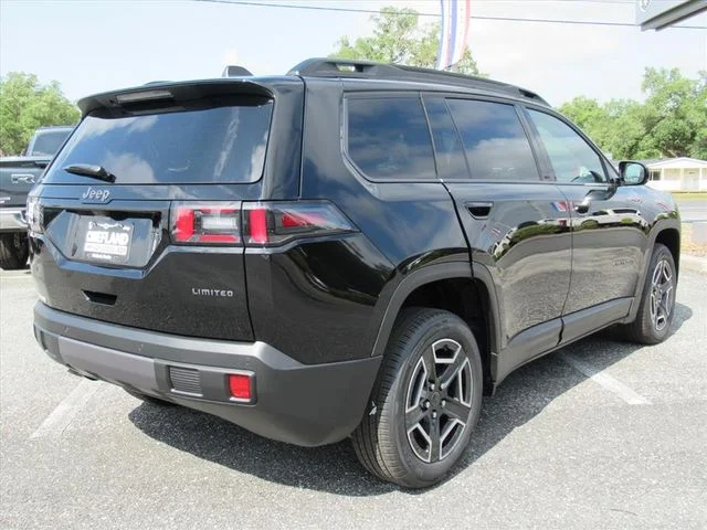 New 2026 Diamond Black Crystal Pearl-Coat Exterior Paint Jeep Limited image 7