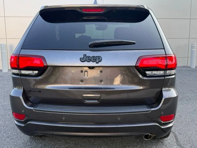 Used 2020 Granite Crystal Metallic Clearcoat Jeep Altitude image 7
