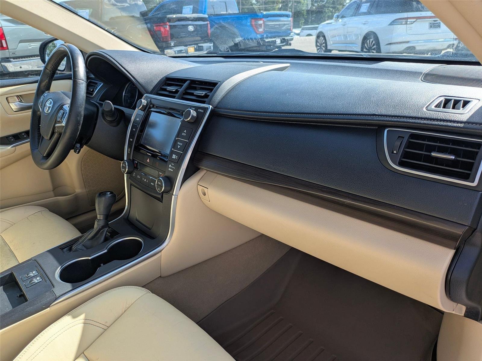 Used 2017 Creme Brulee Mica Toyota XLE image 36