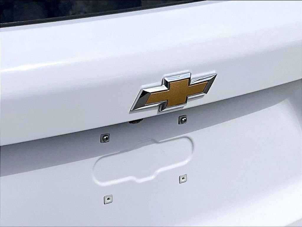 Used 2025 White Chevrolet LT image 26