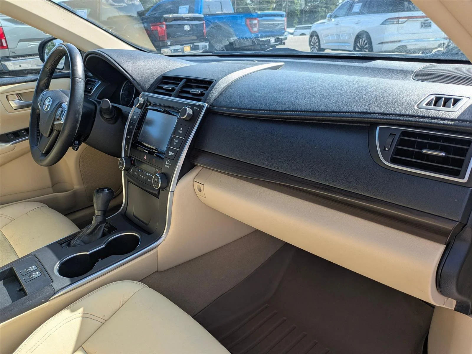 Used 2017 Creme Brulee Mica Toyota XLE image 36