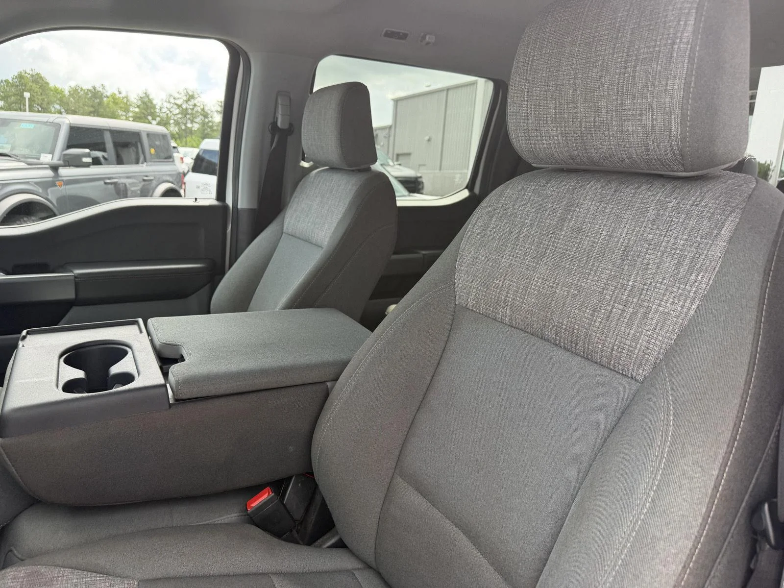 Used 2025 Oxford White Ford XLT image 29