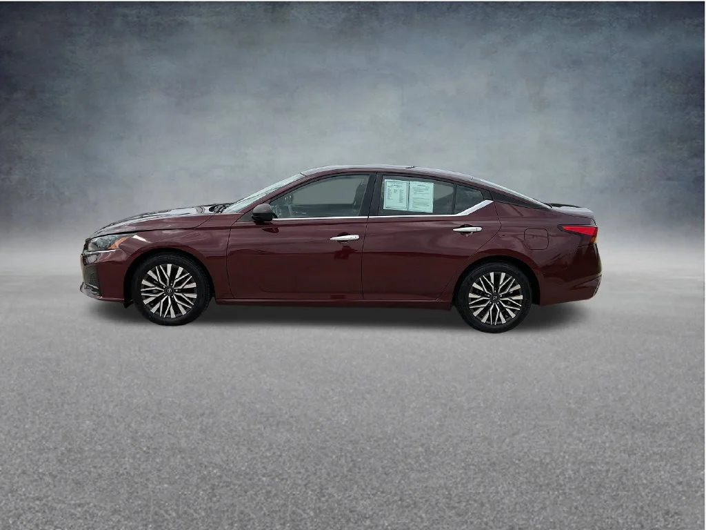 Used 2024 Red Nissan 2.5 SV image 4