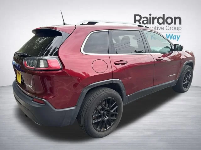 Used 2019 Velvet Red Pearlcoat Jeep Latitude Plus image 7