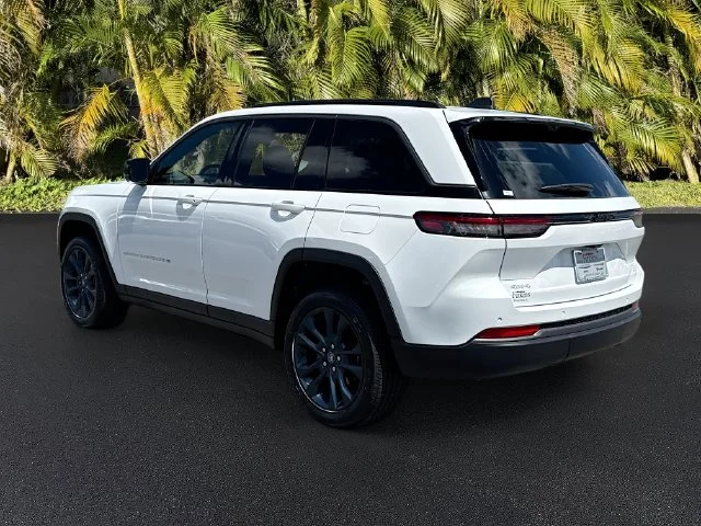 New 2026 Bright White Clear-Coat Exterior Paint Jeep  image 3