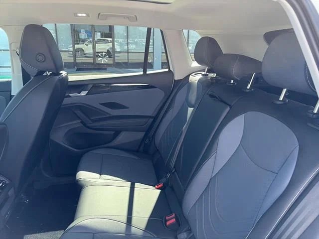 2025 Volkswagen Tiguan SE - Photo 13