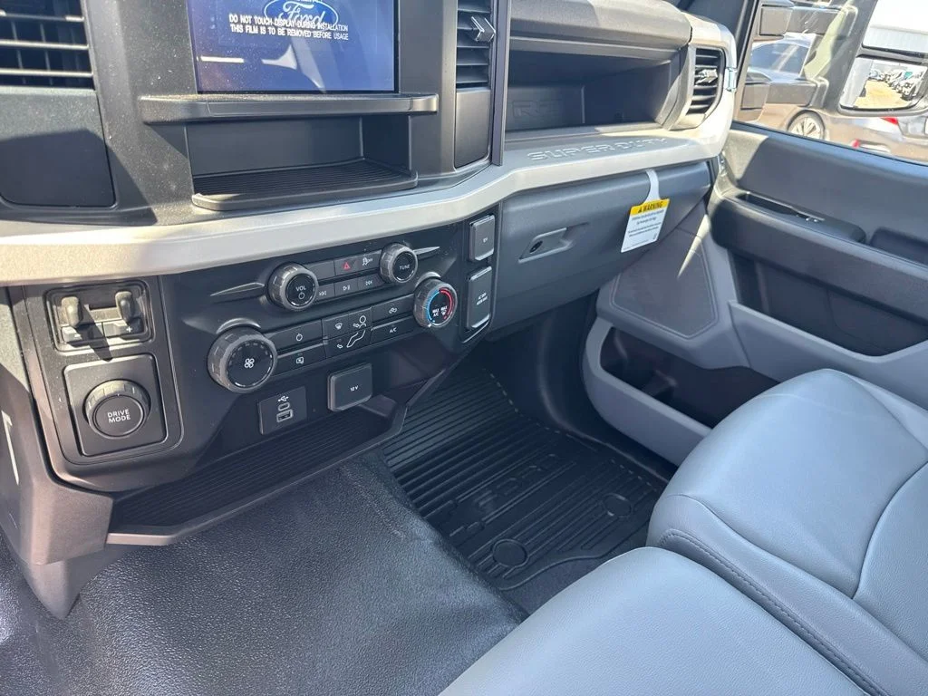 New 2026 Oxford White Ford XL image 11