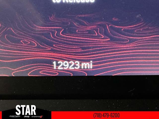 Used 2024 Diamond Black Crystal Pearlcoat Jeep Altitude image 33