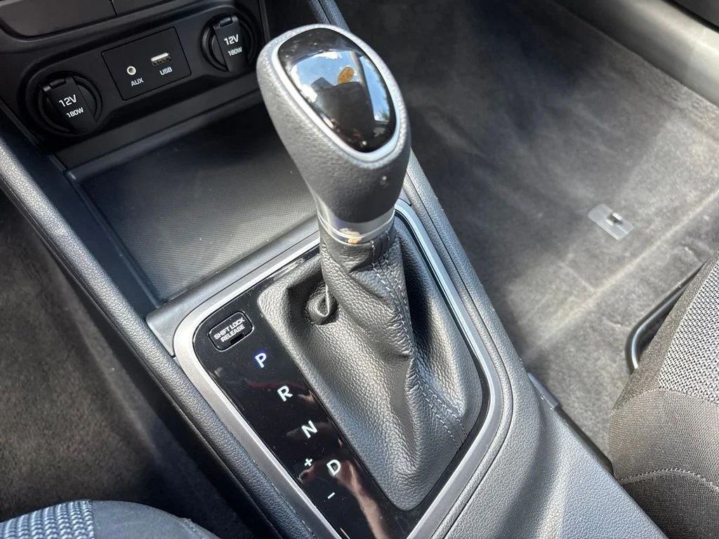 Used 2022 Gray Hyundai SE image 29