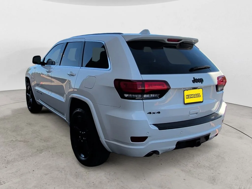Used 2015 White Jeep Altitude image 3