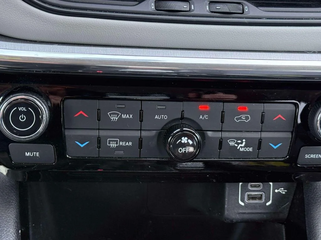 Used 2022 Gray Jeep Limited image 25