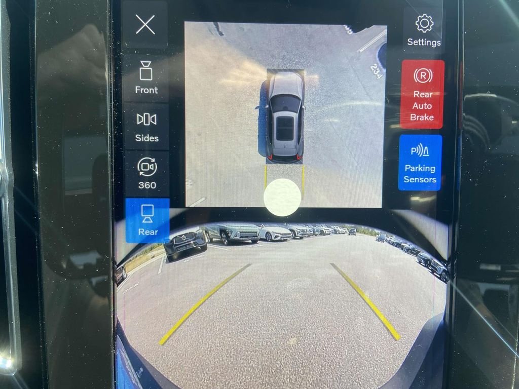 2026 Volvo XC40 Plus - Photo 11