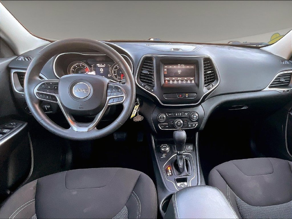 Used 2021 White Jeep Latitude image 21