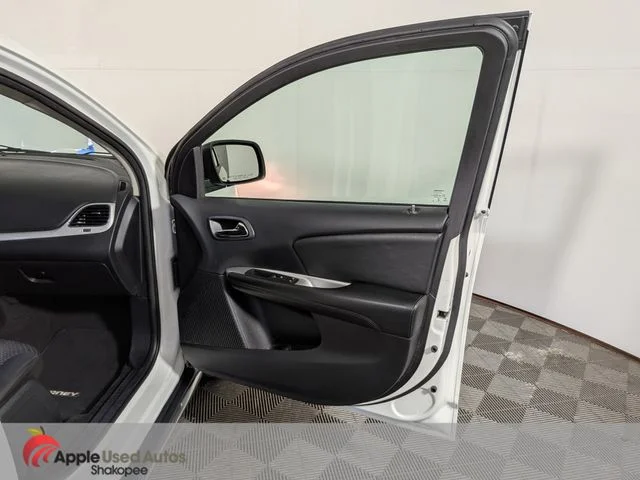 Used 2016 White Dodge Crossroad image 43