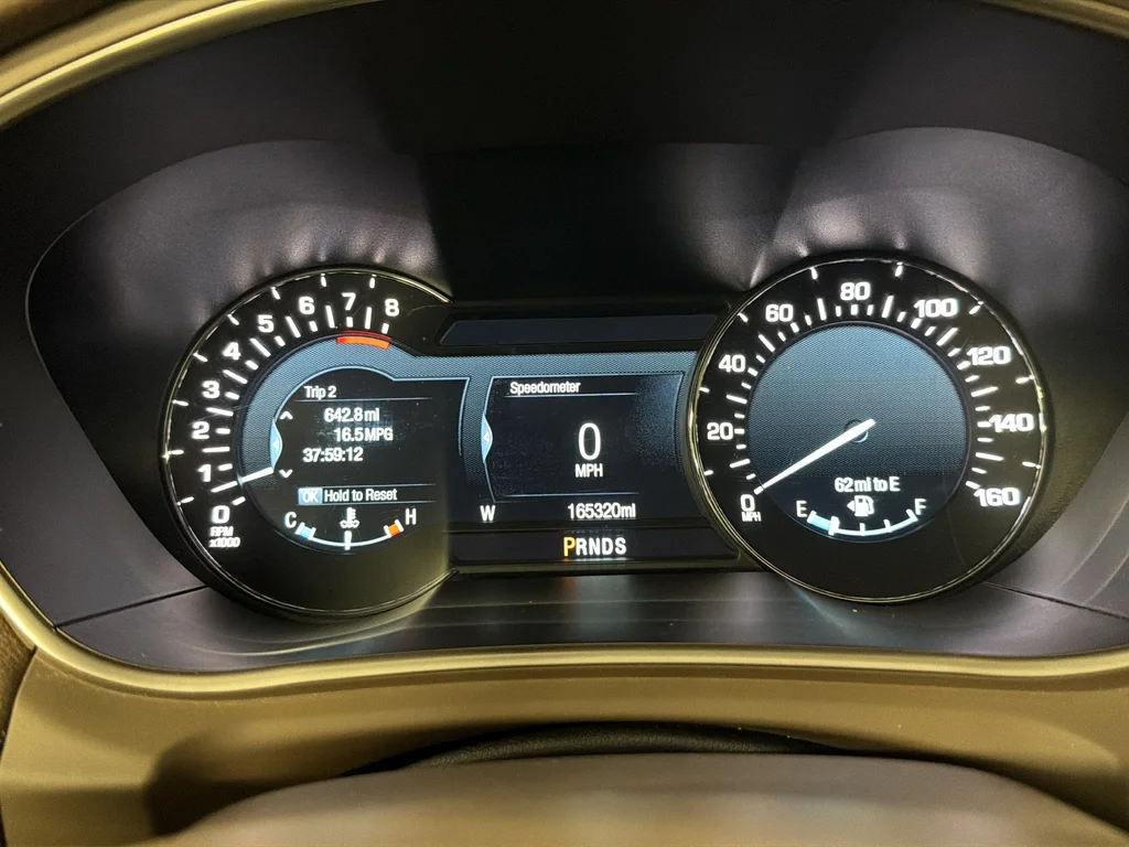 Used 2017 Gray Lincoln Reserve image 13