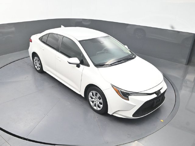 Used 2021 White Toyota LE image 23