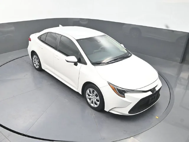 Used 2021 White Toyota LE image 23