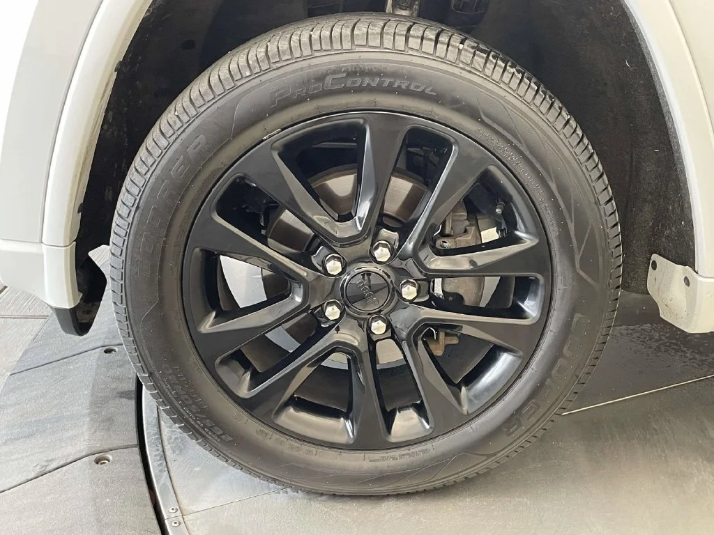 Used 2018 White Jeep Altitude image 13