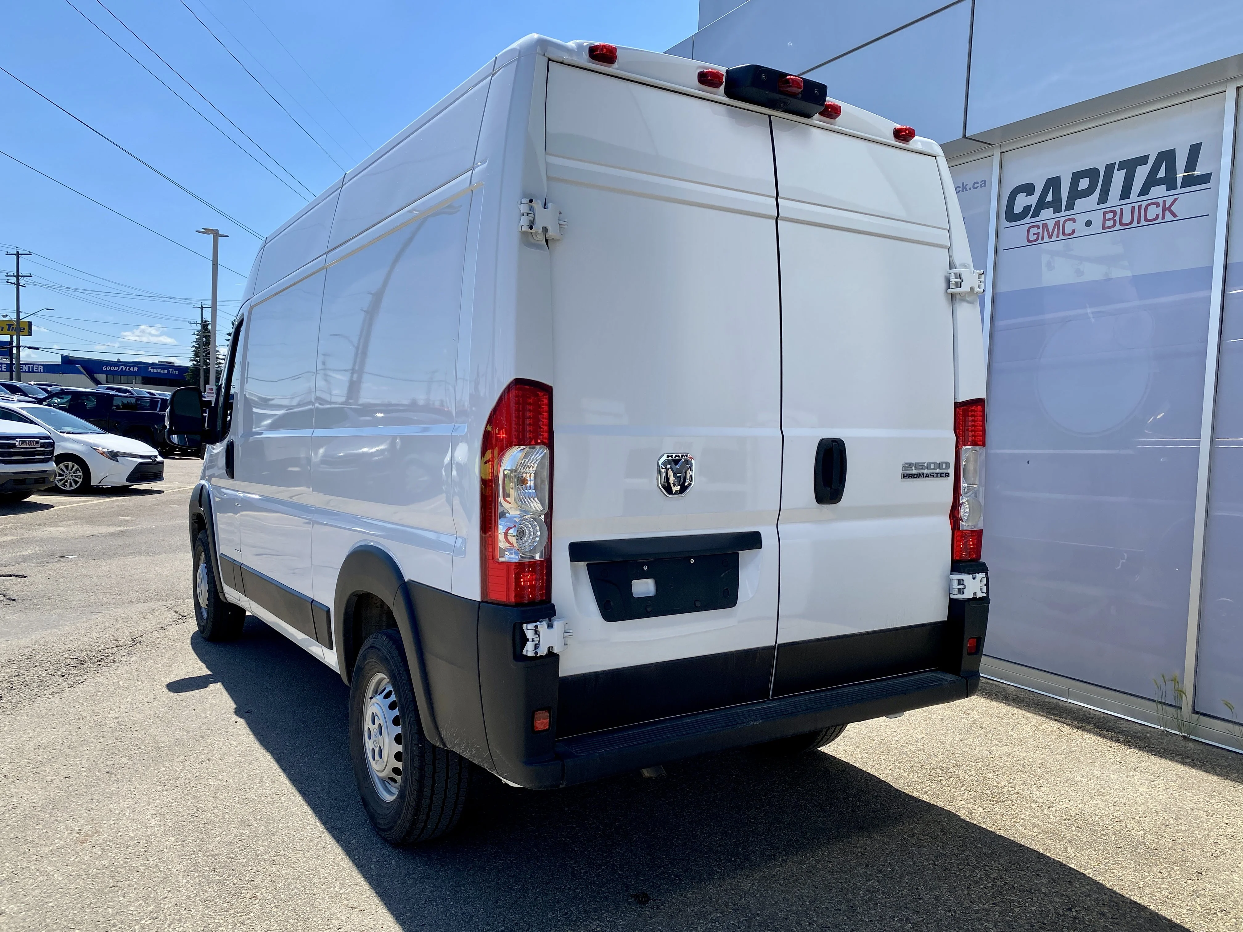 Used 2025 White Ram Tradesman 2500 High Roof 136 WB * RADAR CRUISE * APPLE CARPLAY/ANDROID AUTO * image 3