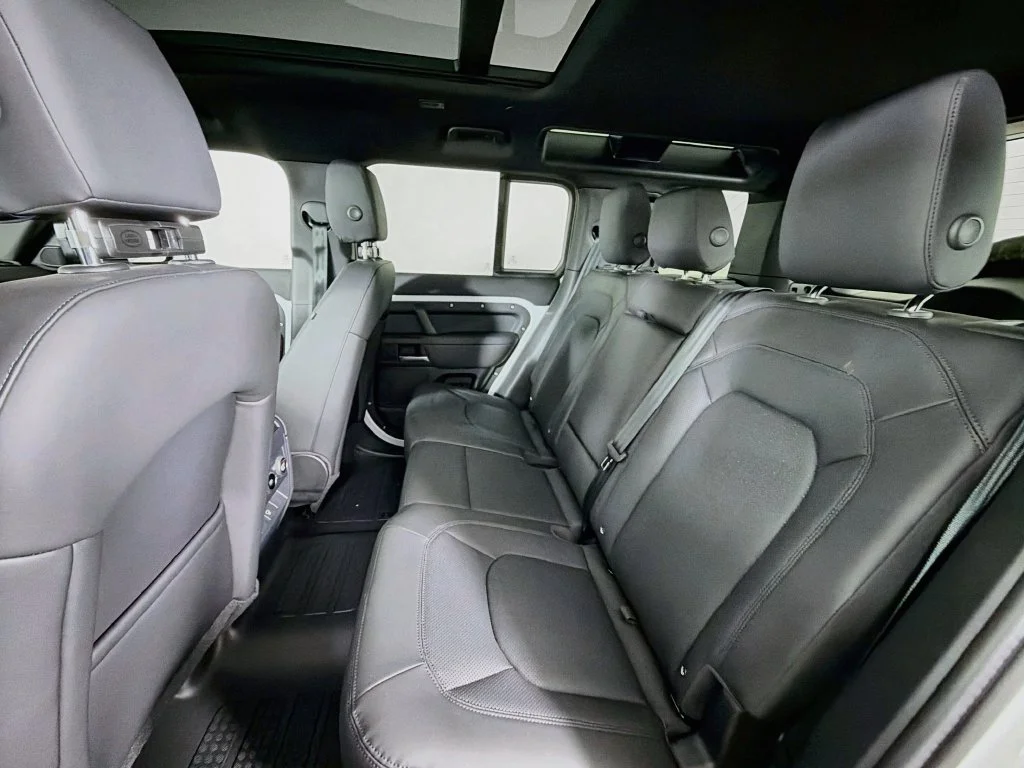 Used 2025 Fuji White Land Rover S image 24