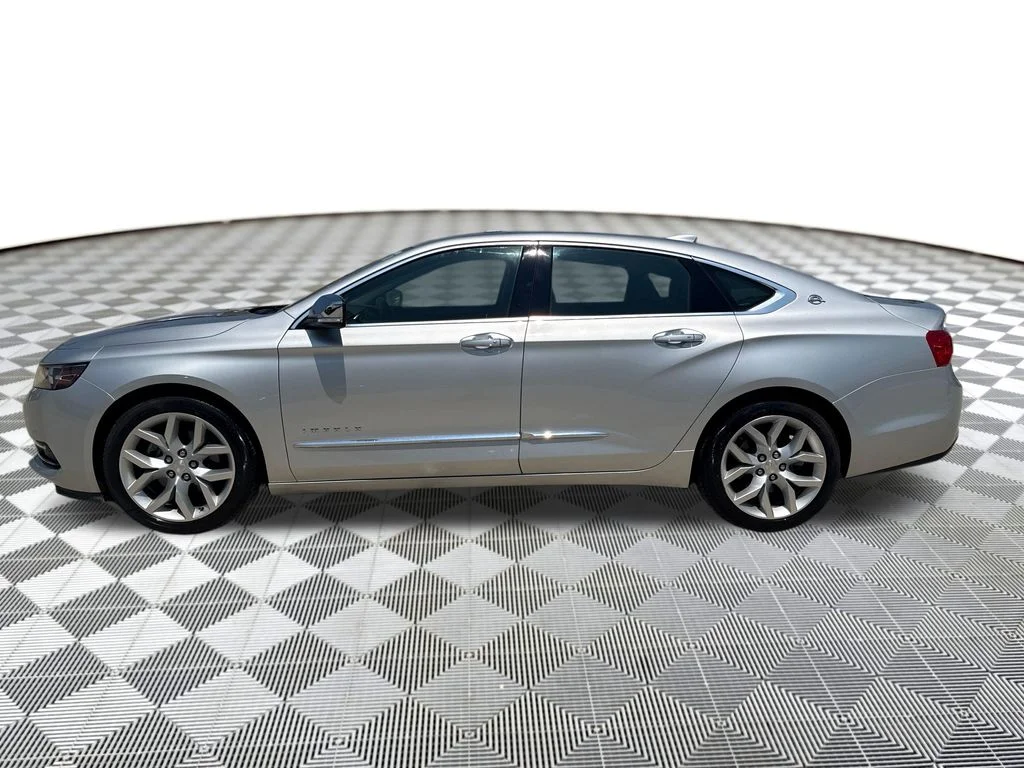 Used 2015 Silver Chevrolet LTZ image 3