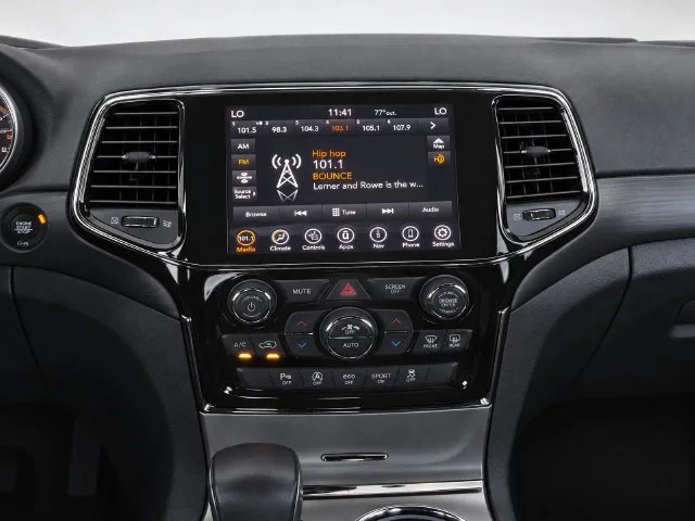 Used 2021 Granite Crystal Metallic Clearcoat Jeep Laredo X image 16