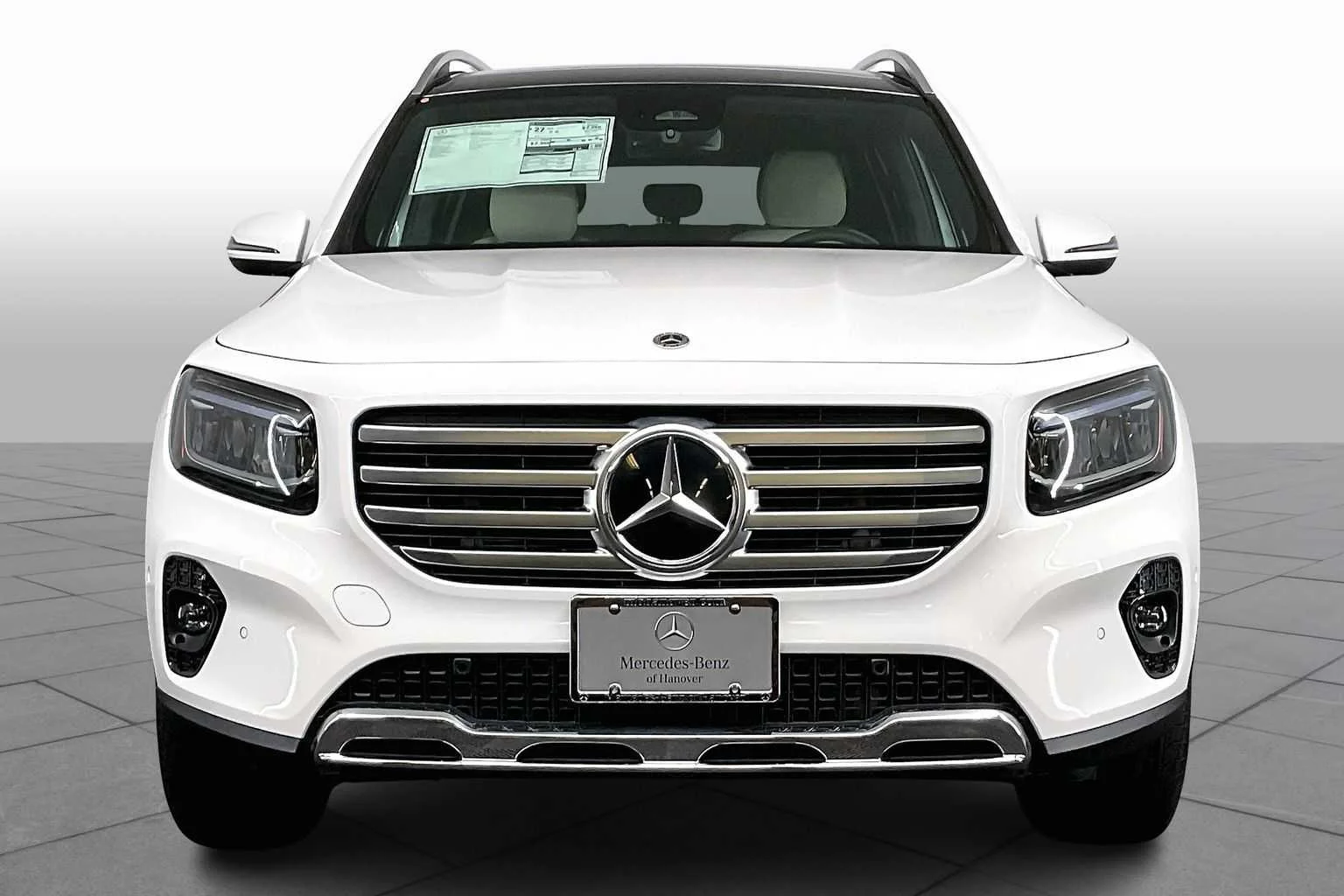 Used 2025 Polar White Mercedes-Benz GLB 250 image 3