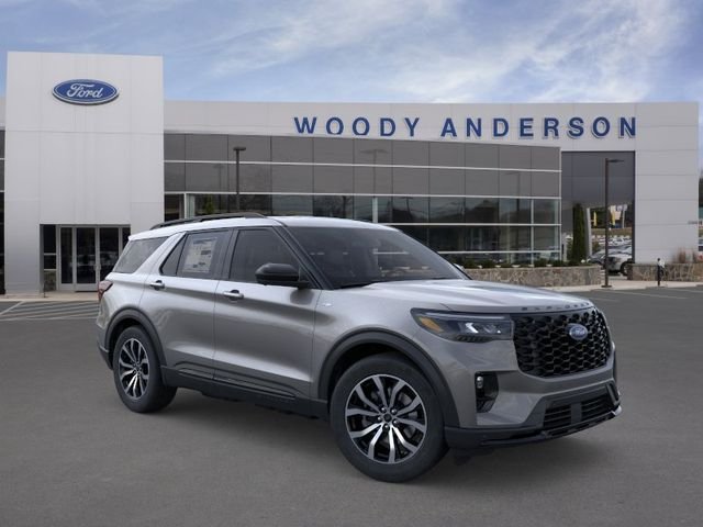 New 2026 Carbonized Gray Metallic Ford ST-Line image 7