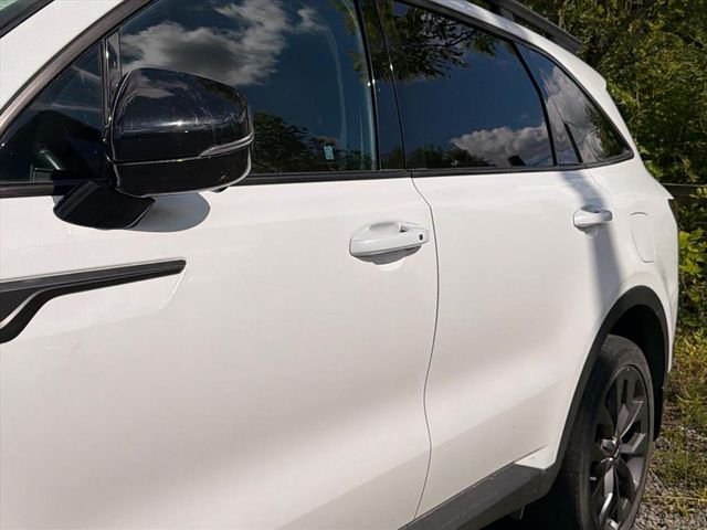 Used 2023 White Kia X-Line SX Prestige image 8
