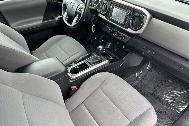 Used 2019 White Toyota SR5 image 17