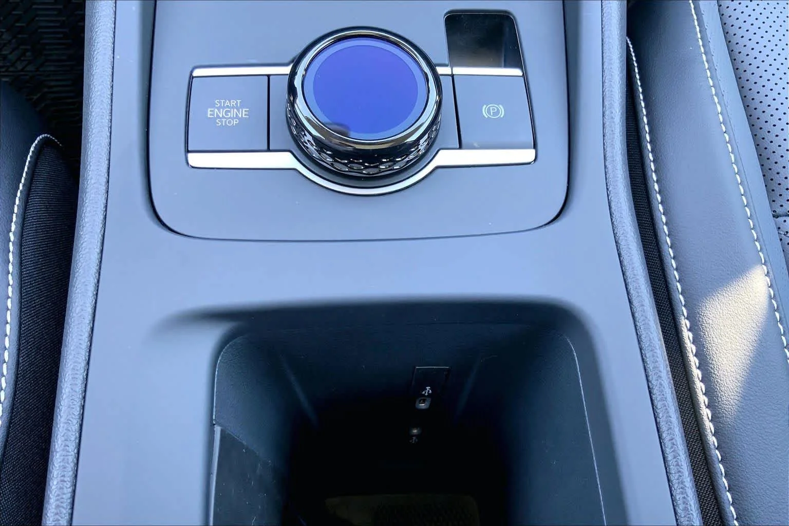 New 2026 Deep Black Pearl Volkswagen SE image 19
