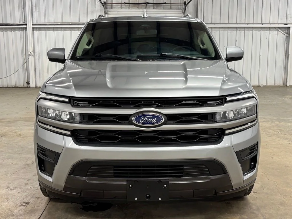 Used 2023 Silver Ford XLT image 2