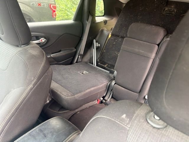 Used 2015 Gray Jeep Latitude image 14