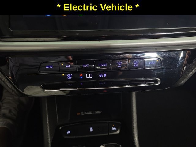 Used 2023 GRAY GHOST METALLIC Chevrolet LT image 19