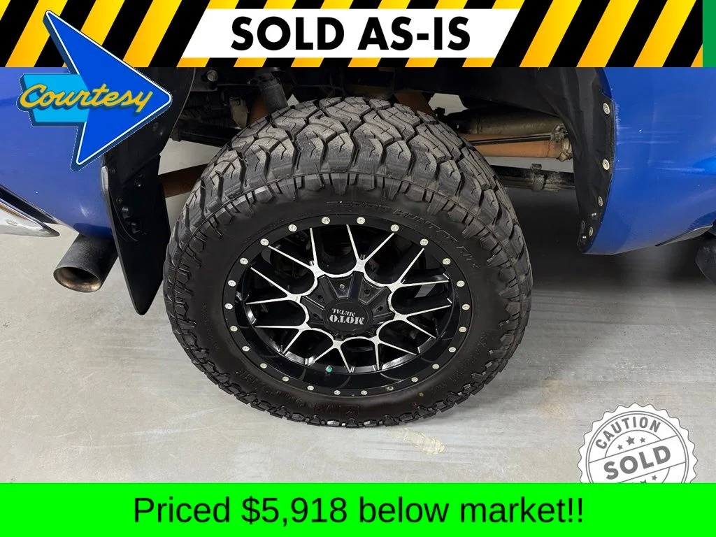 Used 2018 Blue Toyota SR5 image 11