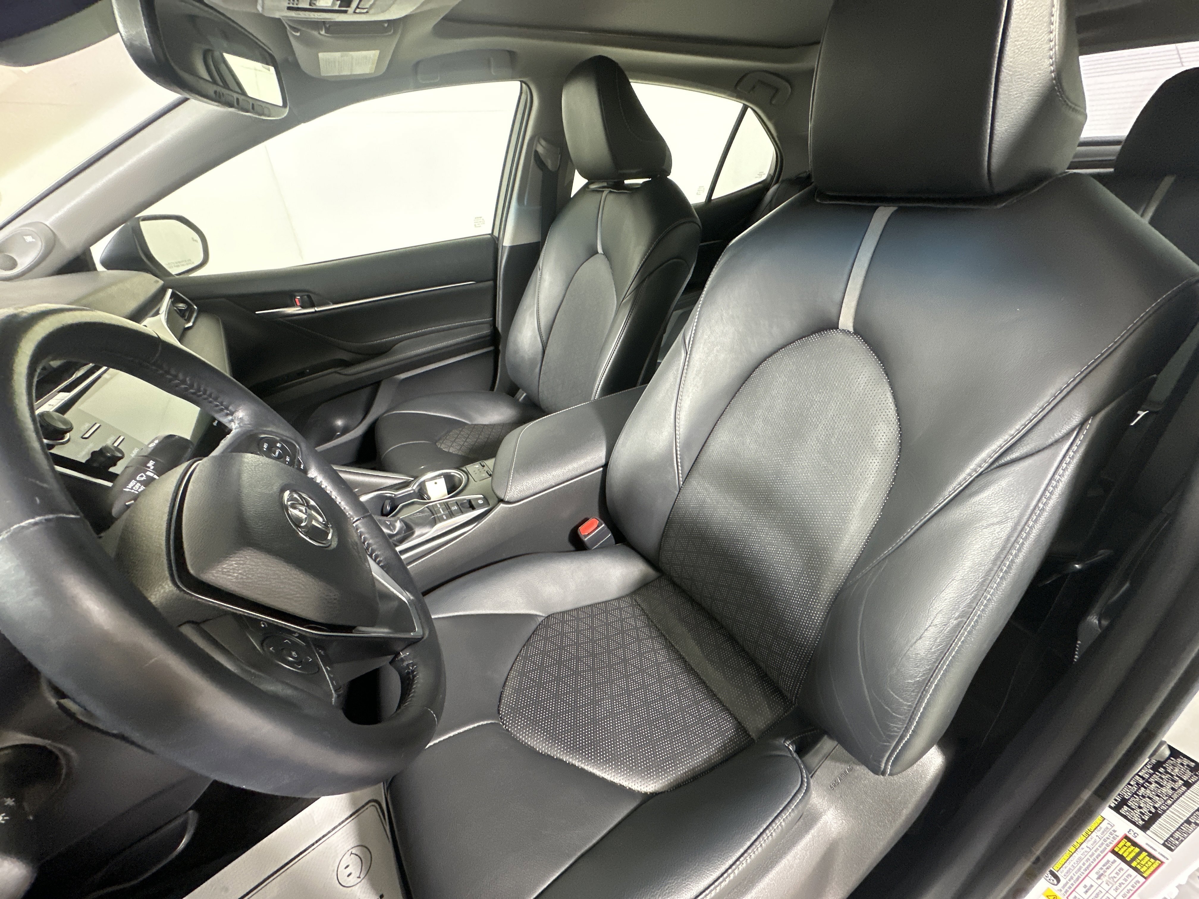 Used 2018  Toyota  image 9