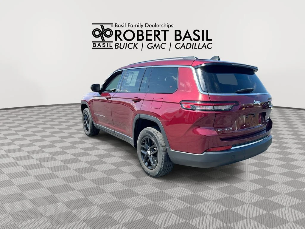 Used 2023 Red Jeep Laredo image 6