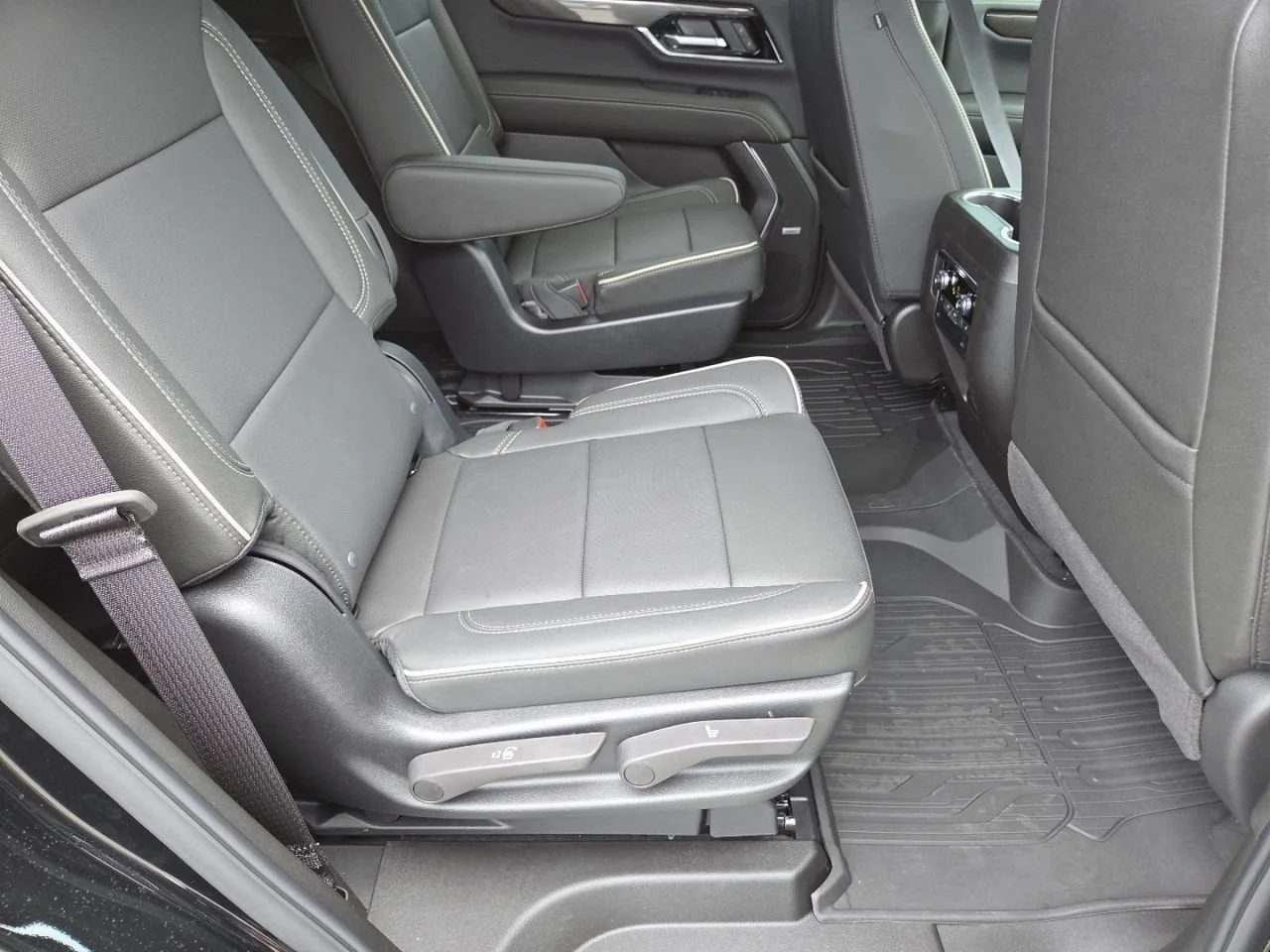 New 2026 Onyx Black GMC Elevation image 26