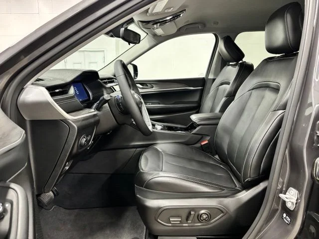 Used 2023 Gray Jeep Limited image 17