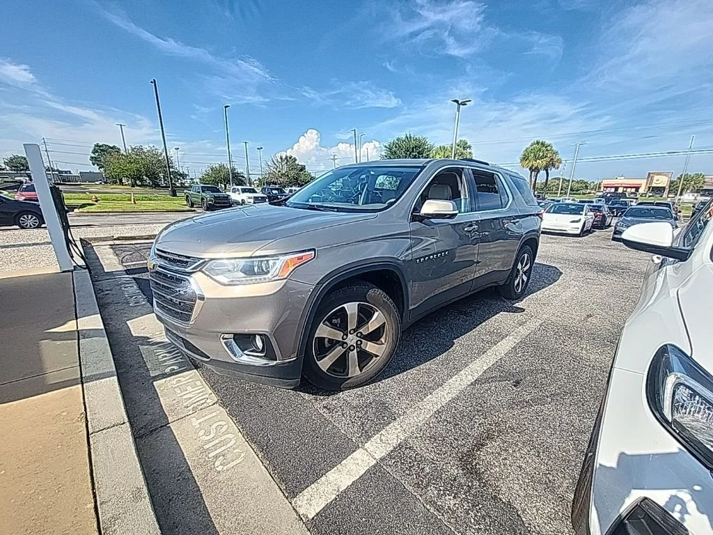 Used 2018 Gray Chevrolet 3LT image 1