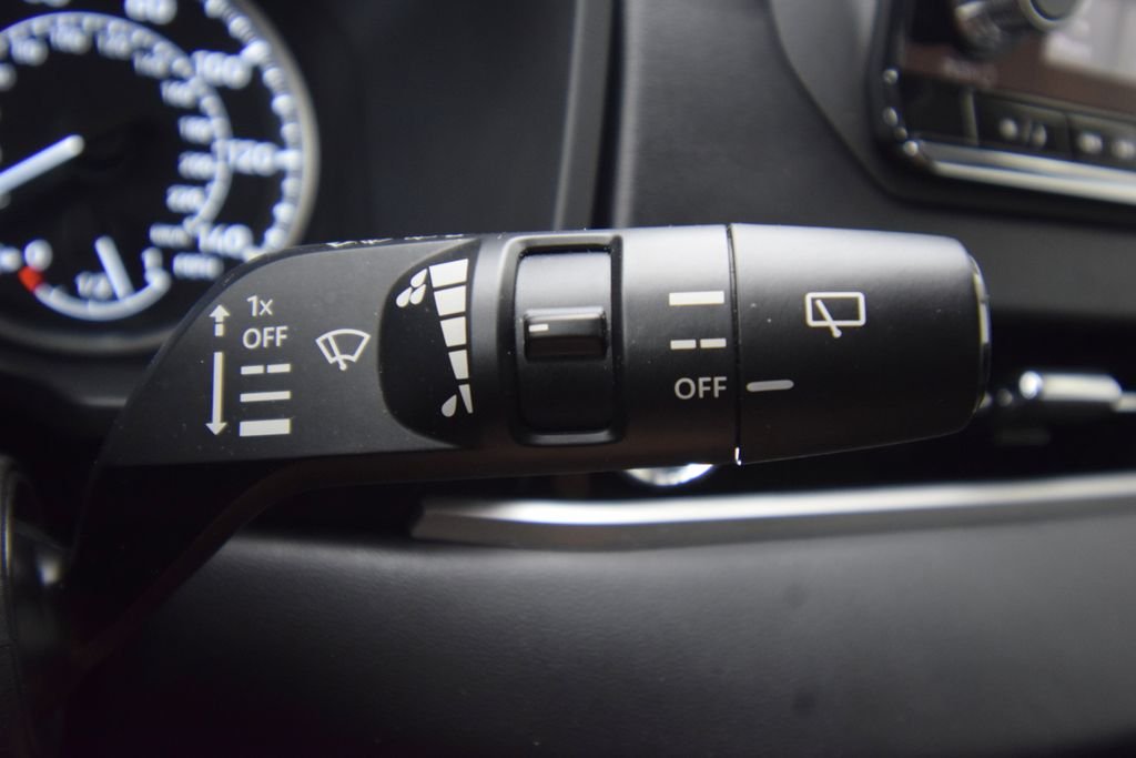 Used 2022  Mitsubishi ES image 29