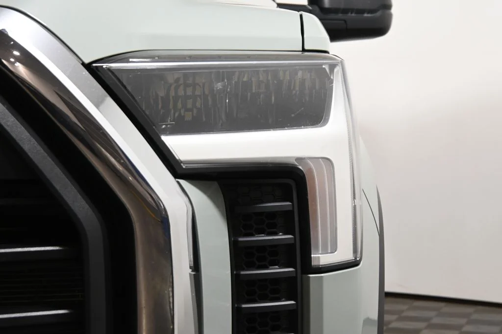 Used 2023  Toyota SR5 image 11