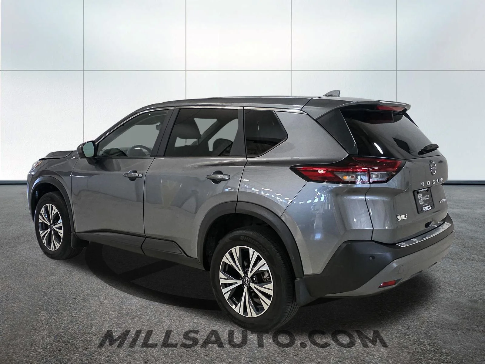 Used 2023 Gray Nissan SV image 4