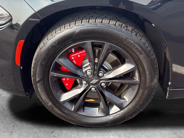 Used 2023 Black Dodge SXT image 33