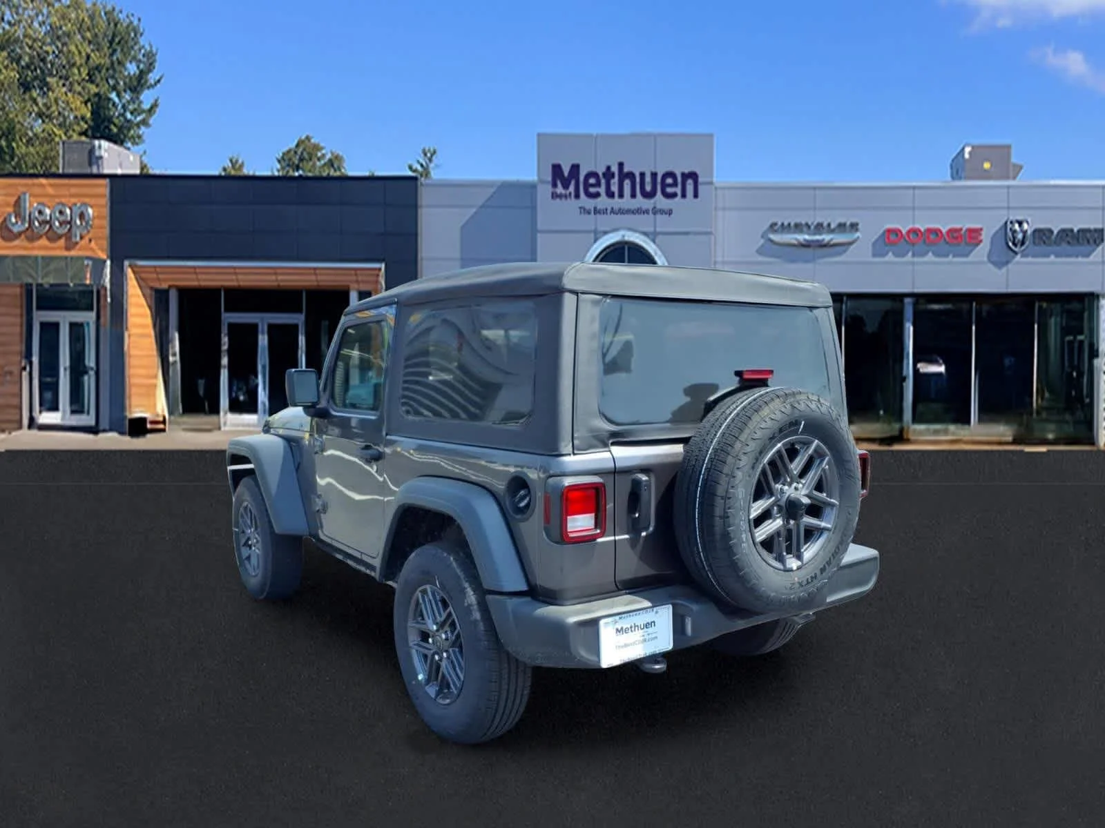 New 2026 Granite Crystal Metallic Clearcoat Jeep Sport S image 7