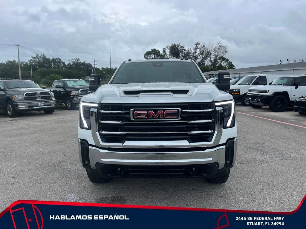 New 2026 Summit White GMC SLE image 2