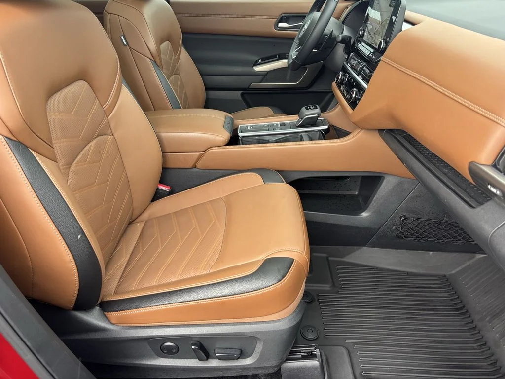 Used 2025 Red Nissan Platinum image 22
