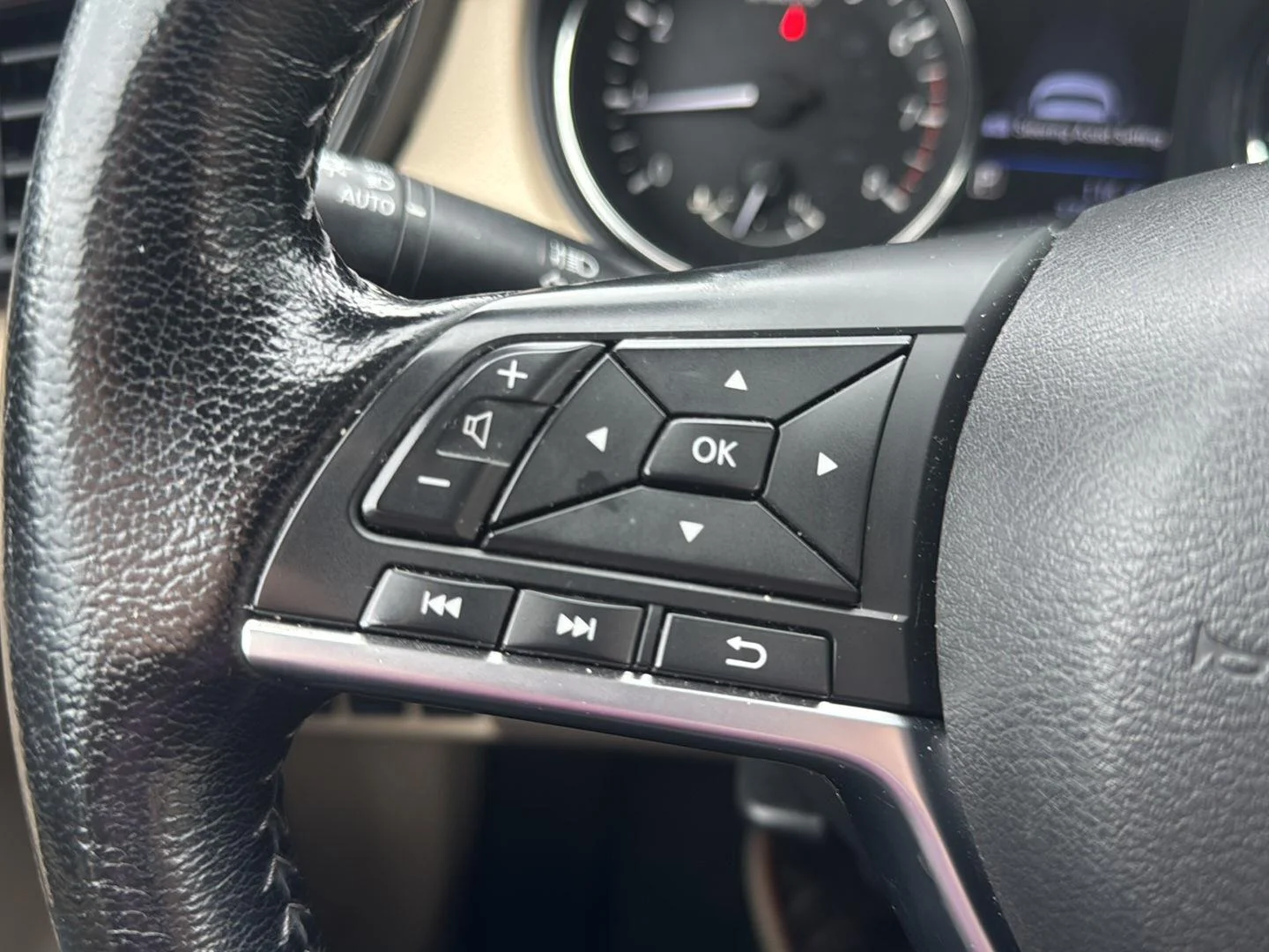 Used 2020 Pearl White Tricoat Nissan SV image 17