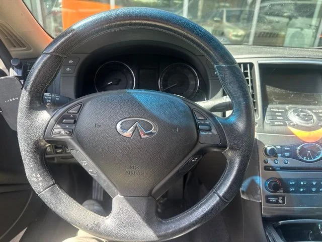 Used 2011 Black INFINITI Journey image 15